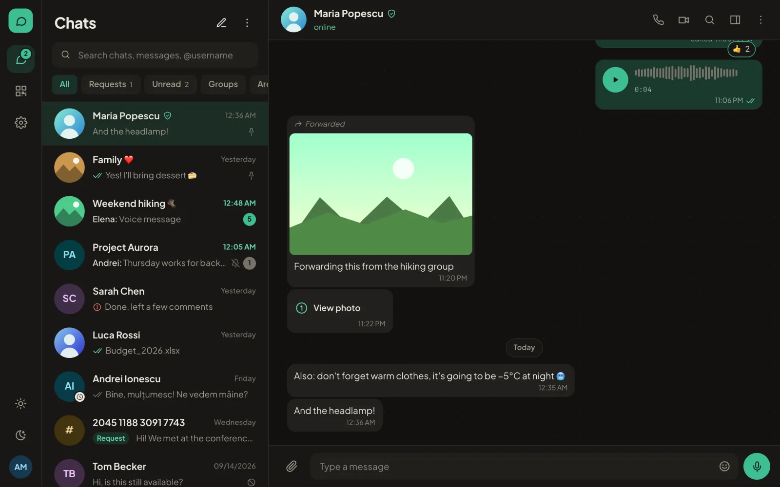 Dialog on a computer: the chat list and an open chat